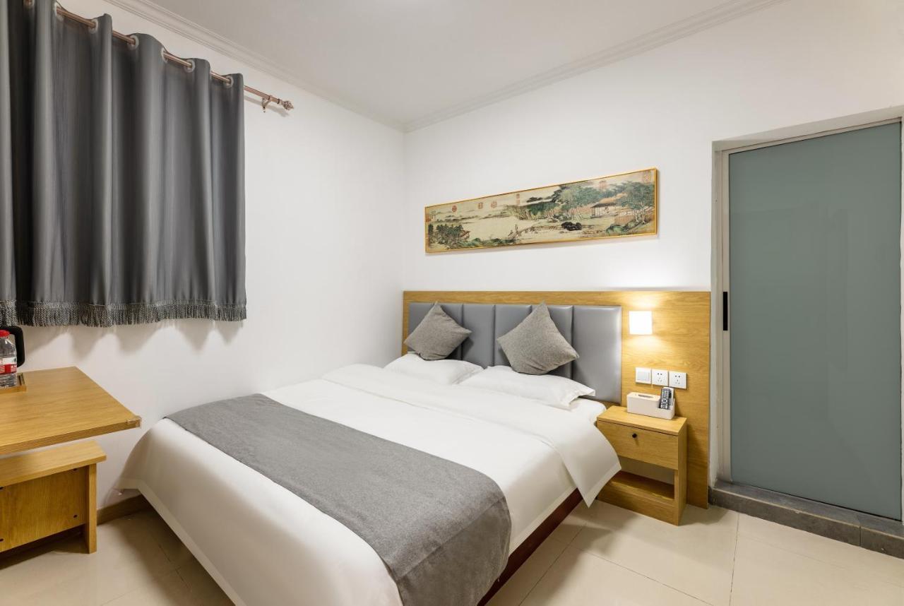 Happy Dragon Hotel -- Nearby Tiananmen Square & Forbidden City & Wangfujing Street & Line 5,6,8 Subway Nearby & Free Coffee & Free Laundry & Fluent English Speaking & Tourist Attractions Ticket Service & Free Wifi Unlimited For Western Software Πεκίνο Εξωτερικό φωτογραφία