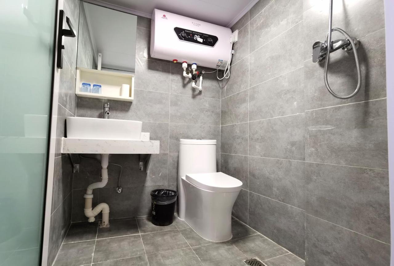 Happy Dragon Hotel -- Nearby Tiananmen Square & Forbidden City & Wangfujing Street & Line 5,6,8 Subway Nearby & Free Coffee & Free Laundry & Fluent English Speaking & Tourist Attractions Ticket Service & Free Wifi Unlimited For Western Software Πεκίνο Εξωτερικό φωτογραφία