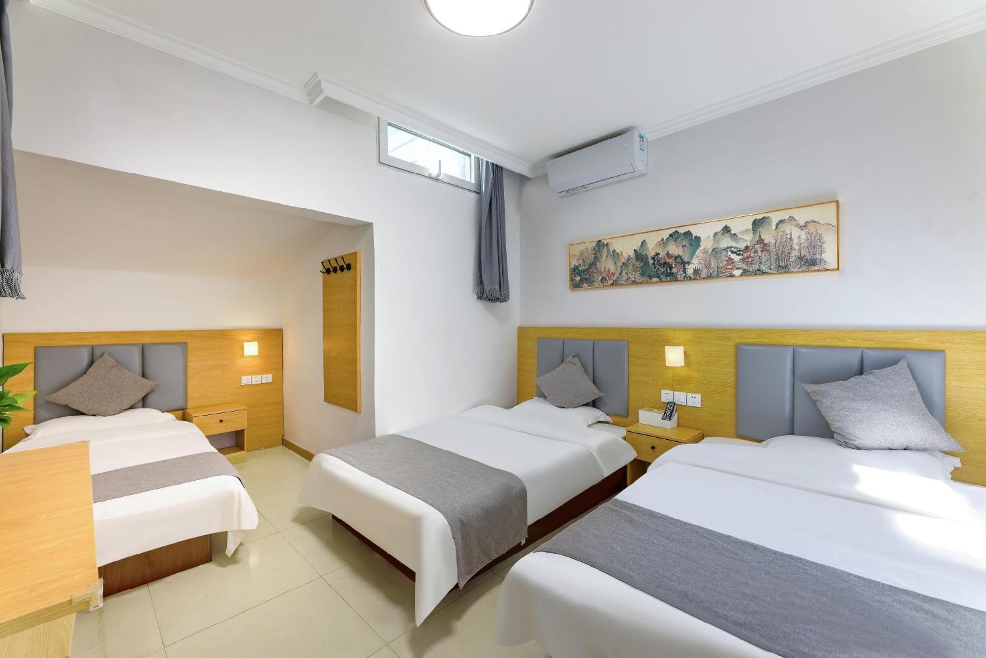 Happy Dragon Hotel -- Nearby Tiananmen Square & Forbidden City & Wangfujing Street & Line 5,6,8 Subway Nearby & Free Coffee & Free Laundry & Fluent English Speaking & Tourist Attractions Ticket Service & Free Wifi Unlimited For Western Software Πεκίνο Εξωτερικό φωτογραφία