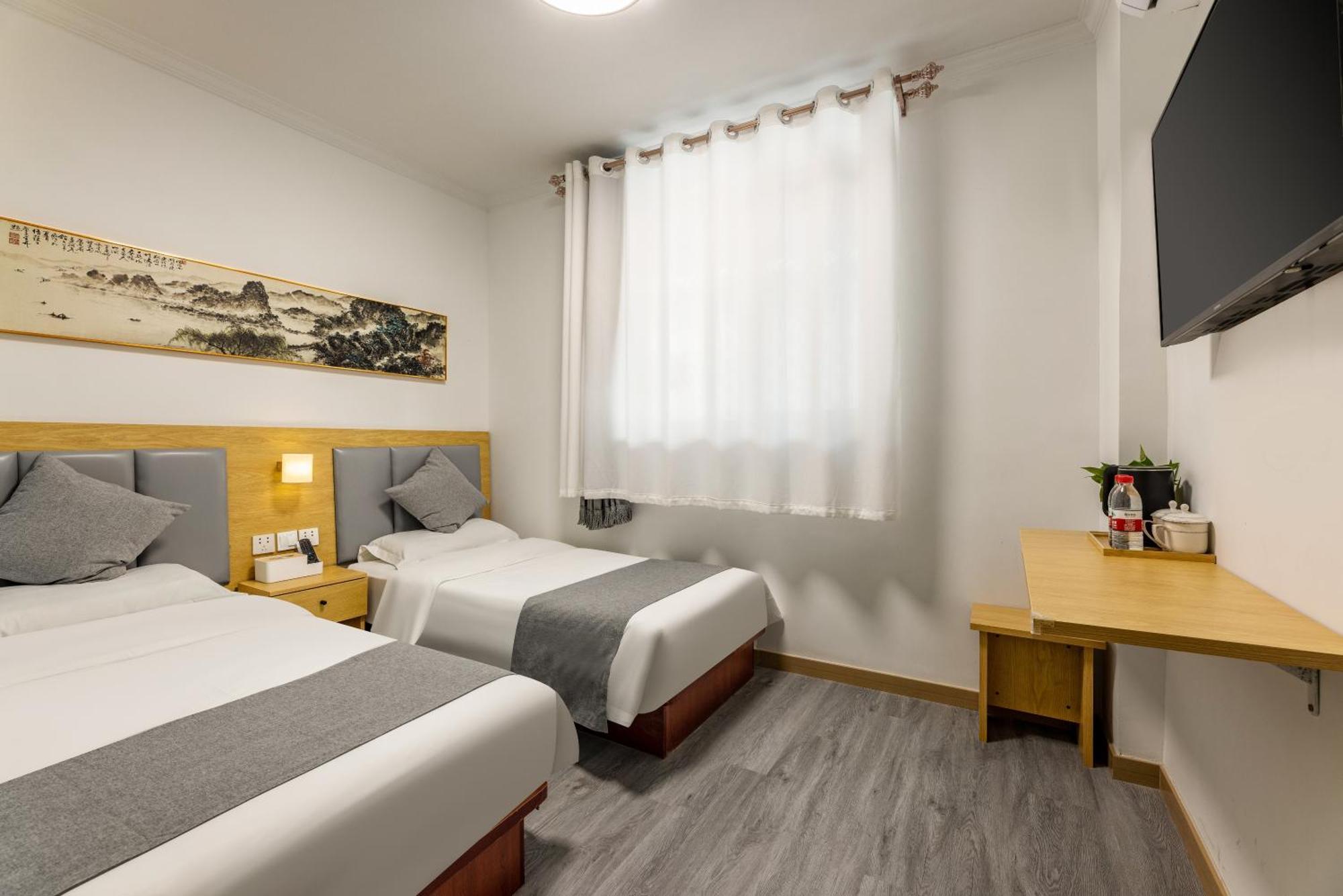 Happy Dragon Hotel -- Nearby Tiananmen Square & Forbidden City & Wangfujing Street & Line 5,6,8 Subway Nearby & Free Coffee & Free Laundry & Fluent English Speaking & Tourist Attractions Ticket Service & Free Wifi Unlimited For Western Software Πεκίνο Εξωτερικό φωτογραφία