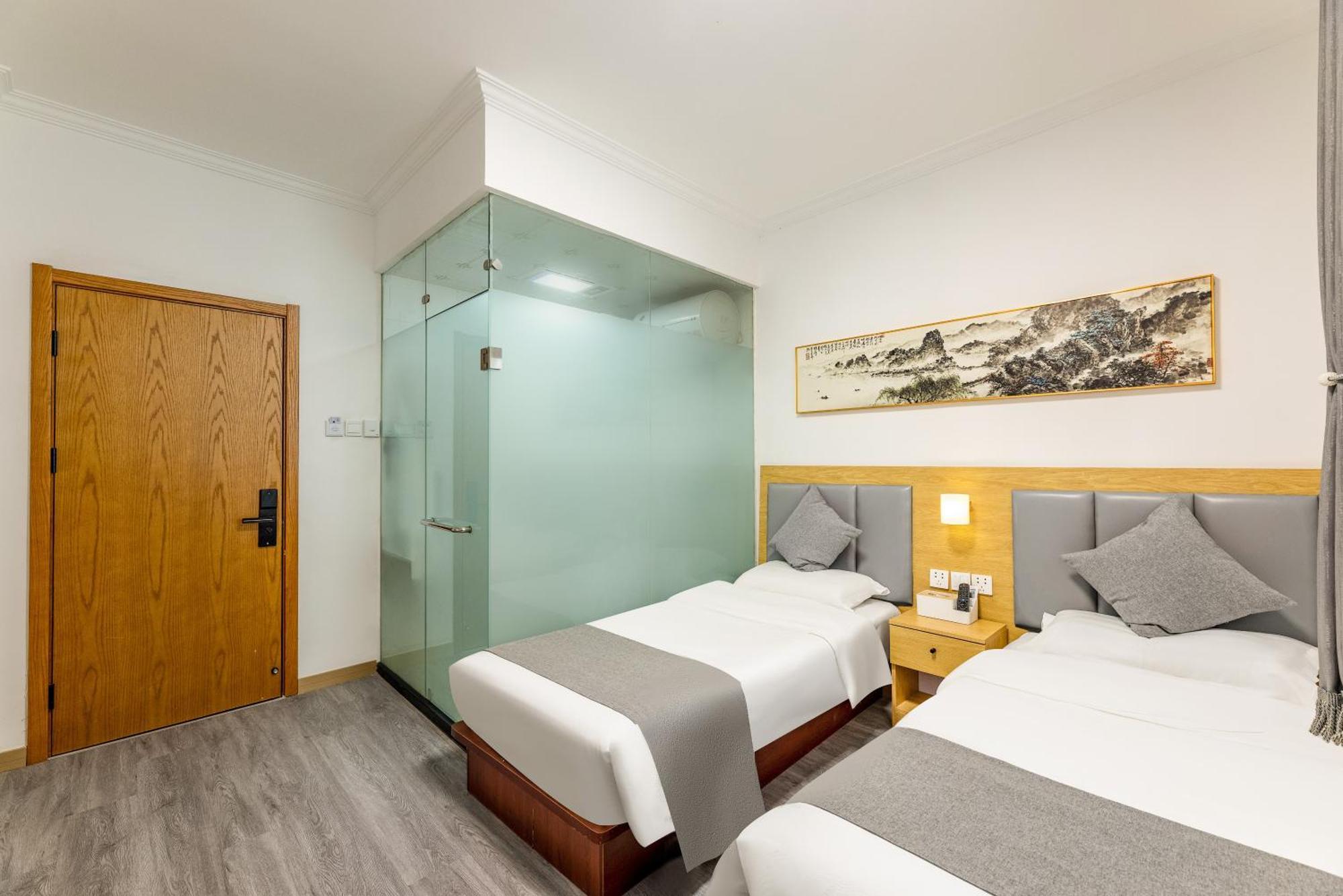 Happy Dragon Hotel -- Nearby Tiananmen Square & Forbidden City & Wangfujing Street & Line 5,6,8 Subway Nearby & Free Coffee & Free Laundry & Fluent English Speaking & Tourist Attractions Ticket Service & Free Wifi Unlimited For Western Software Πεκίνο Εξωτερικό φωτογραφία