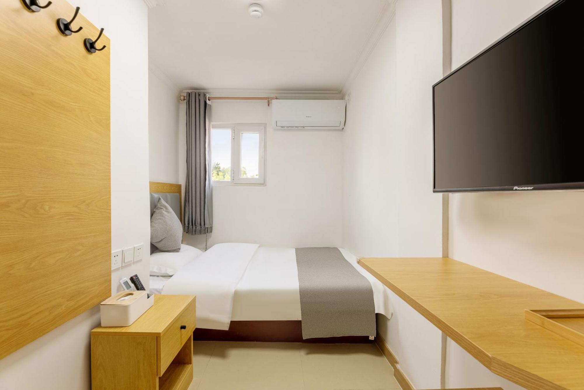 Happy Dragon Hotel -- Nearby Tiananmen Square & Forbidden City & Wangfujing Street & Line 5,6,8 Subway Nearby & Free Coffee & Free Laundry & Fluent English Speaking & Tourist Attractions Ticket Service & Free Wifi Unlimited For Western Software Πεκίνο Εξωτερικό φωτογραφία