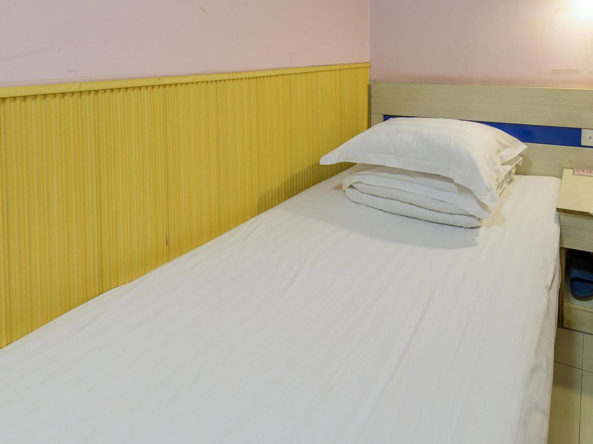 Happy Dragon Hotel -- Nearby Tiananmen Square & Forbidden City & Wangfujing Street & Line 5,6,8 Subway Nearby & Free Coffee & Free Laundry & Fluent English Speaking & Tourist Attractions Ticket Service & Free Wifi Unlimited For Western Software Πεκίνο Εξωτερικό φωτογραφία